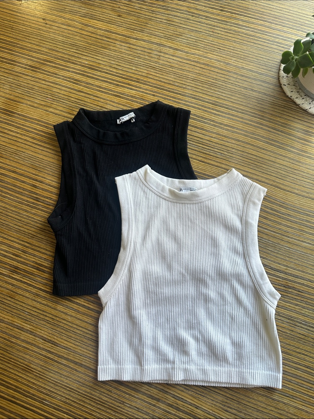 2 Zara crop tops